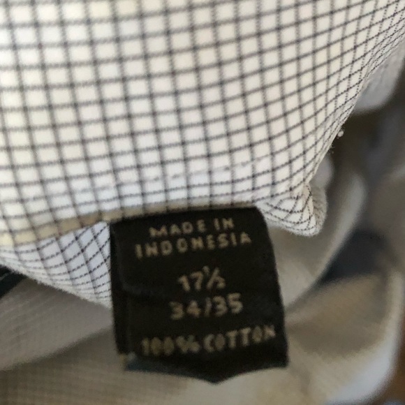 Button down - Picture 3 of 3